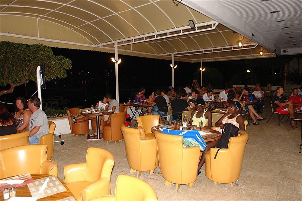 Hotel Delfin Hvar 2*