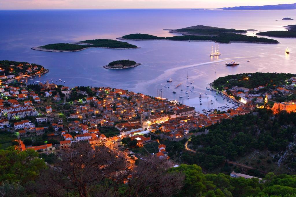 Hotel Delfin Hvar 2*