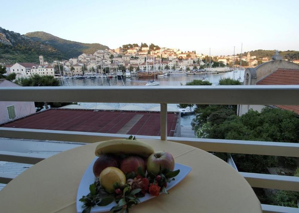 Delfin Hvar Hotel 2*