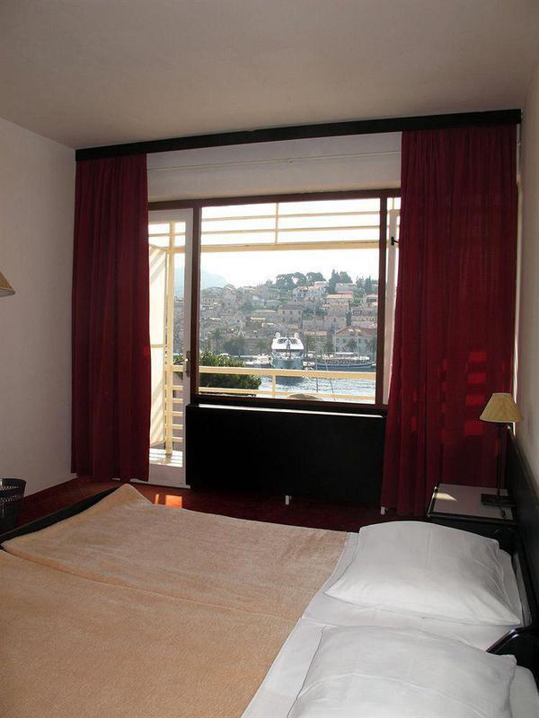 Delfin Hvar Hotel 2*
