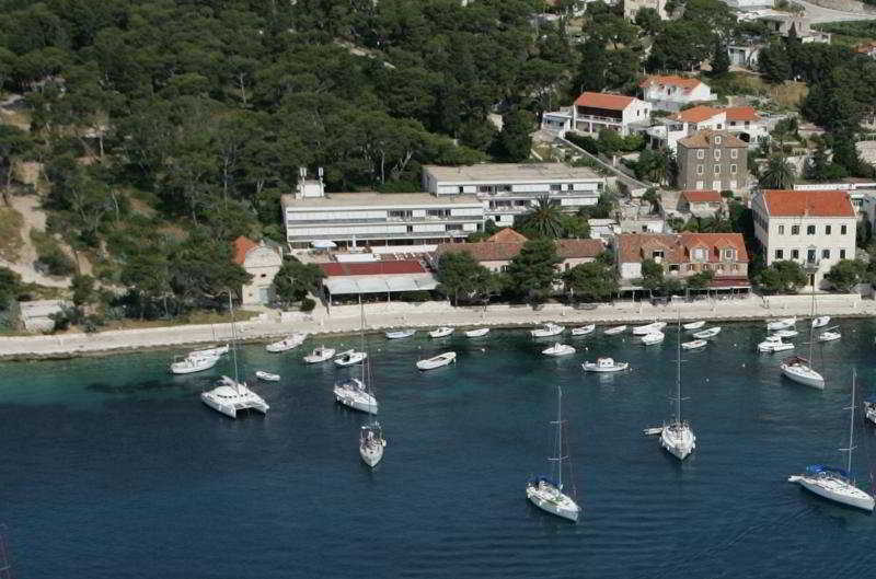 Delfin Hvar 2*